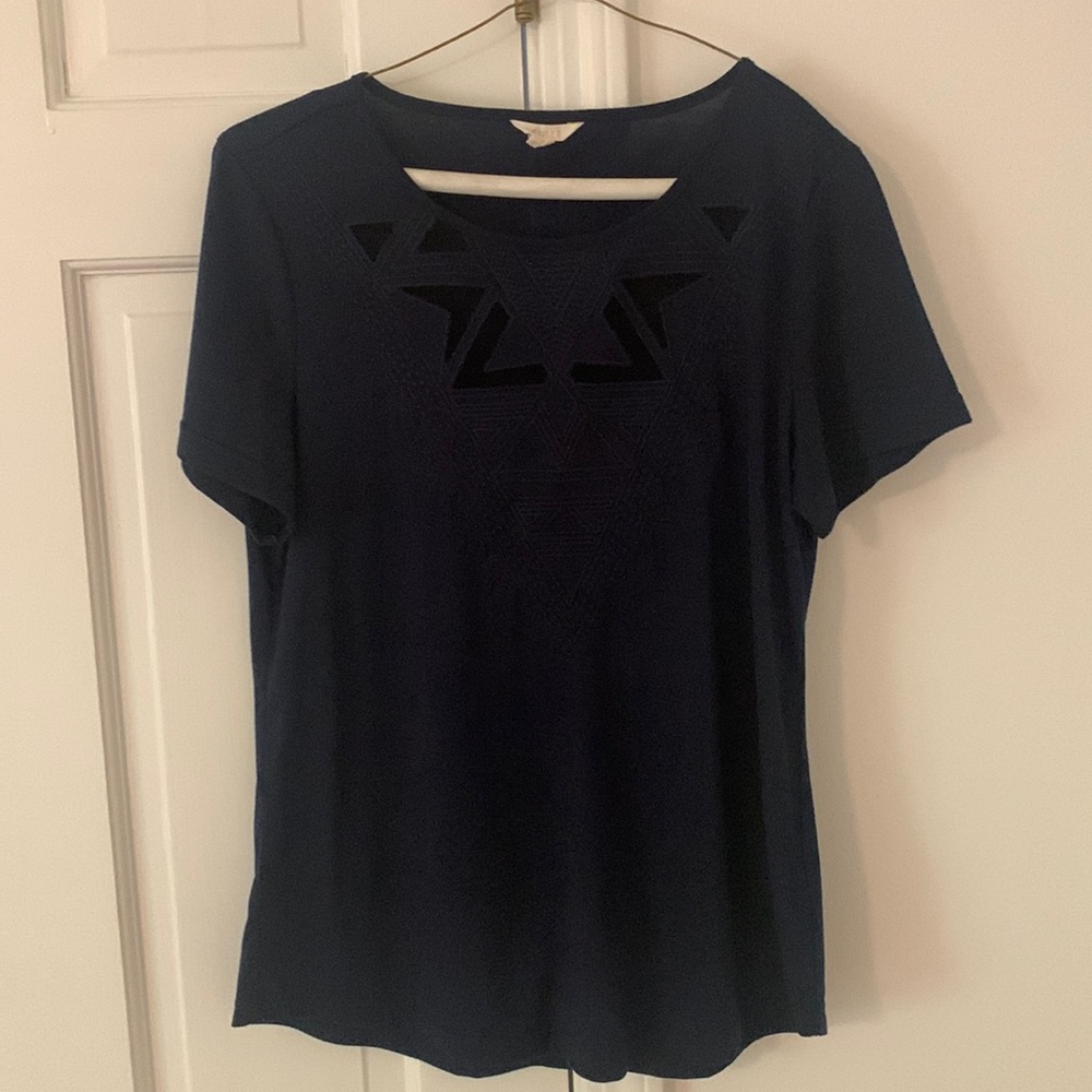Tulle size small navy tshirt top with fun design!